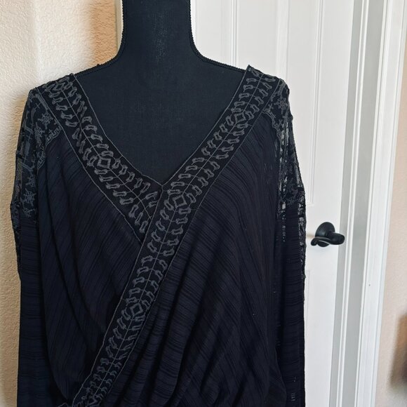 Free people- grey lace v neck long sleeve with open back - Picture 3 of 4